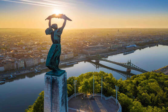 פסל החירות בבודפשט